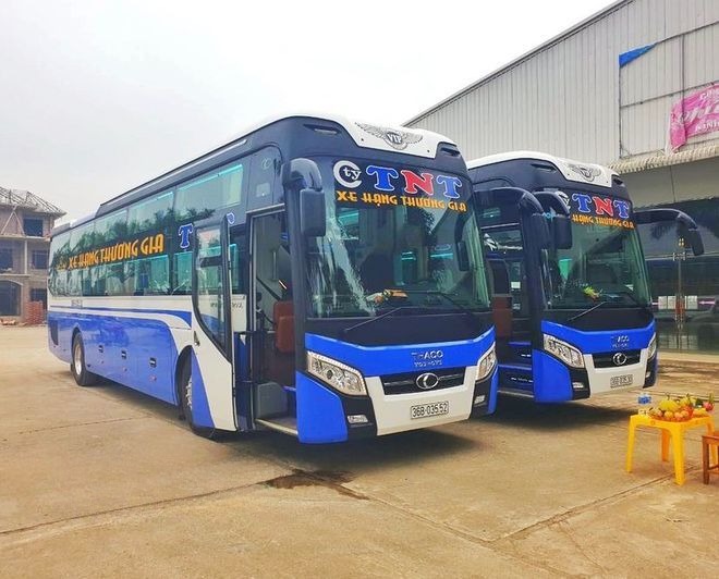 Xe TNT Bên hông xe Mặt trước xe Limousine 34 phòng