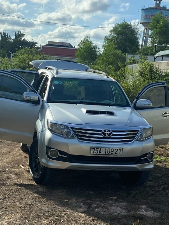 Xe Limousine Duy Tân Mặt trước xe Fortuner 7 chỗ