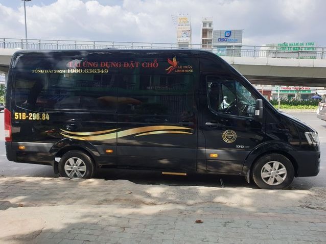 Xe Lê Trần Limousine Hyundai Solati 16 chỗ