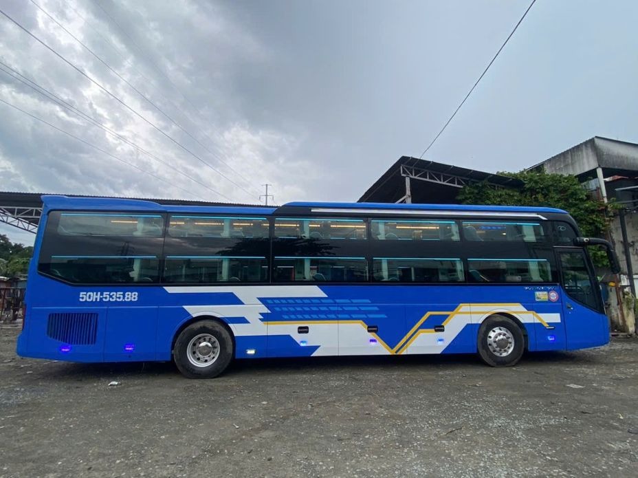 Xe Minh Anh Bên hông xe Limousine 34 giường