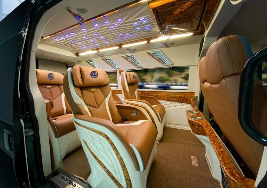 Xe Quang Mười Tiện ích Nội thất Limousine 9 chỗ (P)