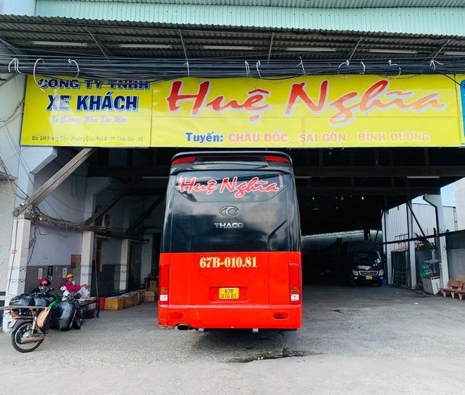 Xe Huệ Nghĩa Mặt sau xe 