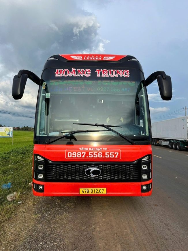 Xe Hoàng Trung (Vũng Tàu) Mặt trước xe Limousine phòng 34 chỗ
