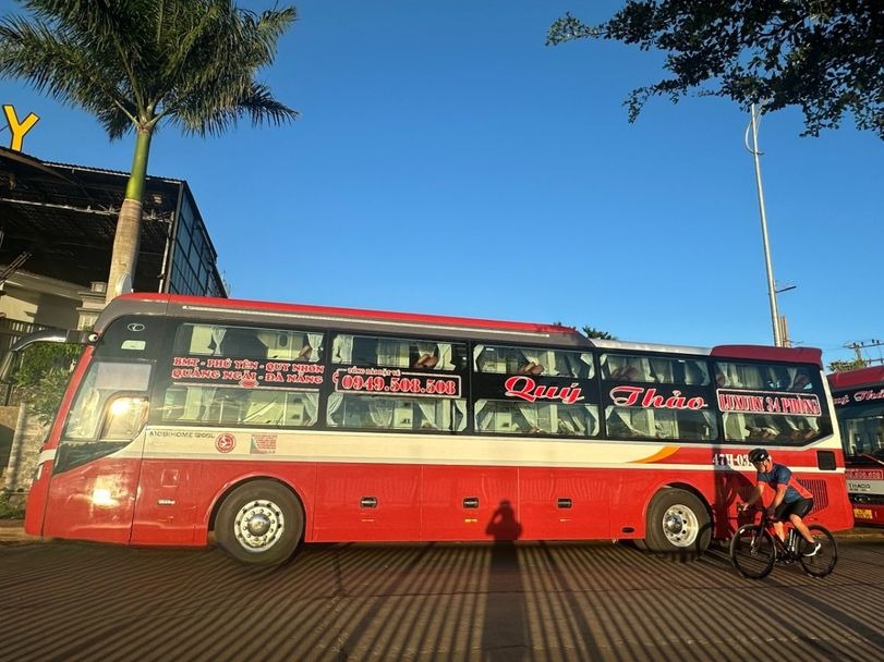 Xe Quý Thảo (Đà Nẵng) Bên hông xe Limousine giường nằm 34 chỗ