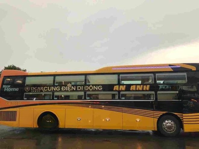 Xe Lovabus Bên hông xe Limousine giường phòng 21 chỗ