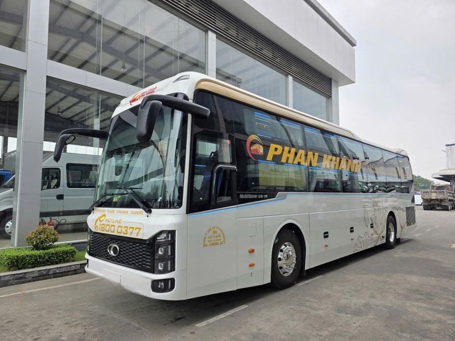 Xe Phan Khánh Bên hông xe Limousine 34 phòng đơn