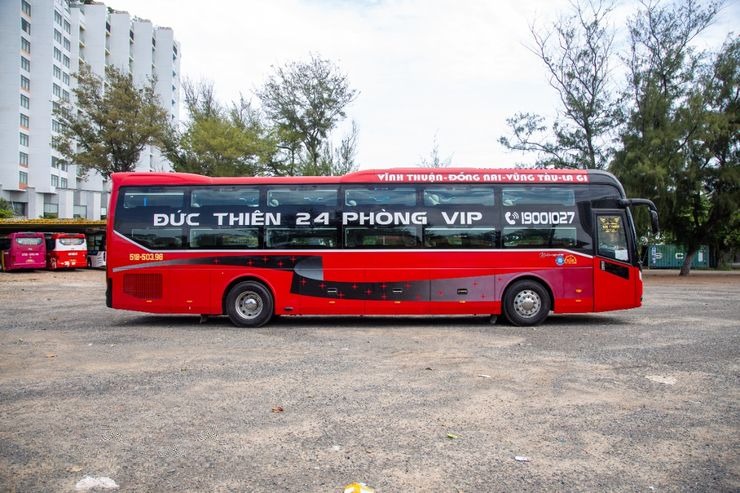 Xe Đức Thiên Bên hông xe Limousine 24 Phòng