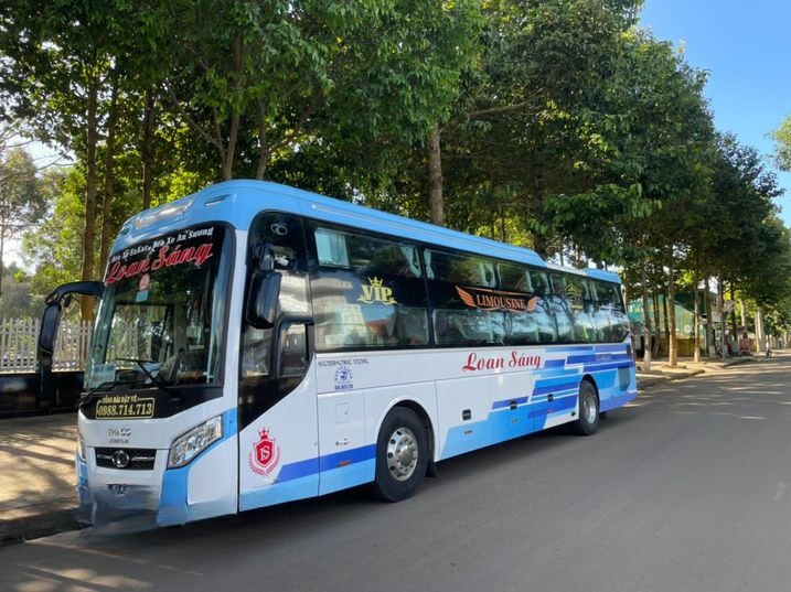 Xe Loan Sáng Mặt trước xe Giường nằm 44 chỗ