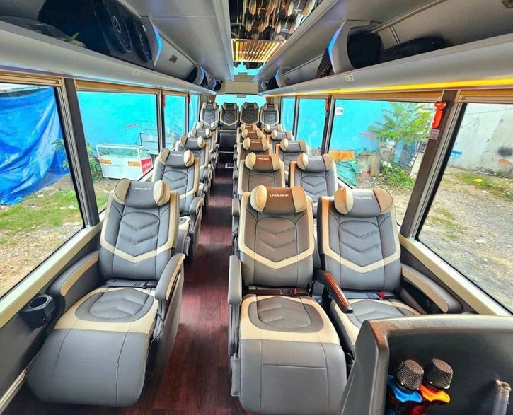 Xe Cát Bà Easy Tiện ích Nội thất Limousine 19 chỗ