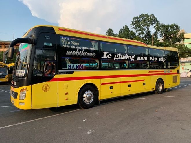 Xe Văn Năm Bên hông xe Giường nằm 44 chỗ
