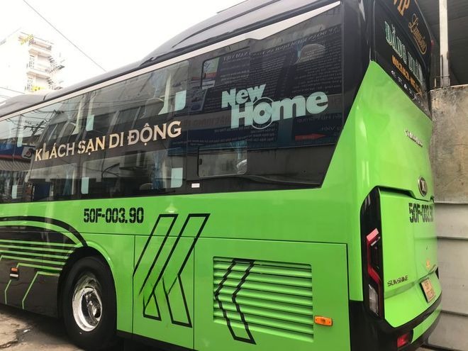 Xe Lovabus Bên hông xe Limousine giường nằm 34 chỗ