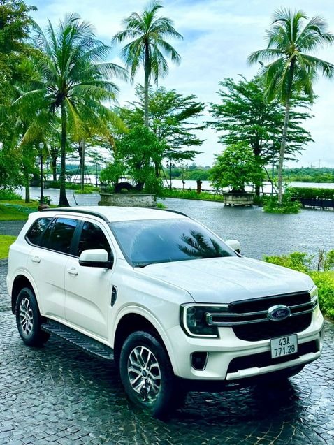 Xe Hà Thảo Mặt trước xe Bên hông xe Ghế ngồi 4 chỗ