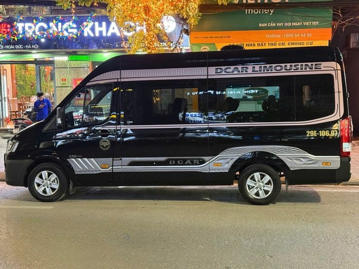 Xe Minh Châu Limousine Bên hông xe Limousine 11 chỗ