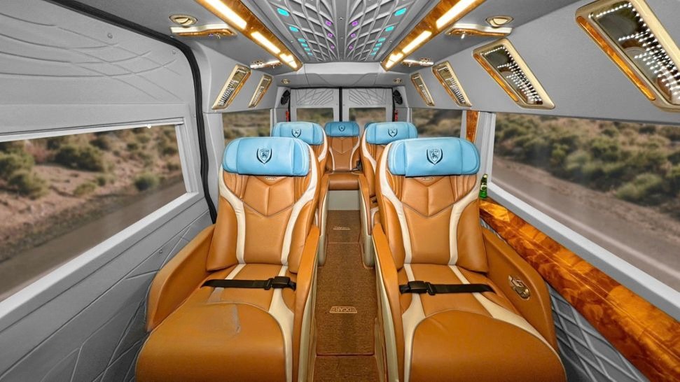 Xe Nhật Đoan Limousine Ghế ngồi Nội thất Tiện ích Limousine 9 chỗ