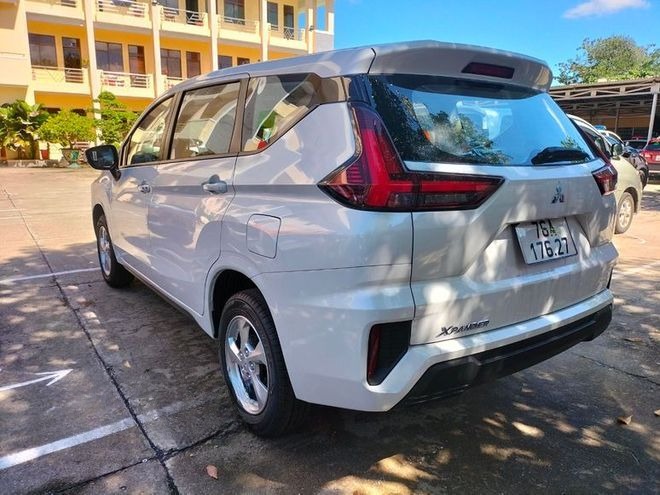 Xe Ba Thanh Limousine  Mặt sau xe Bên hông xe Ghế ngồi 7 chỗ