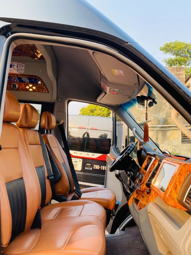 Xe Hà Lan Tiện ích Xe Limousine 11 chỗ