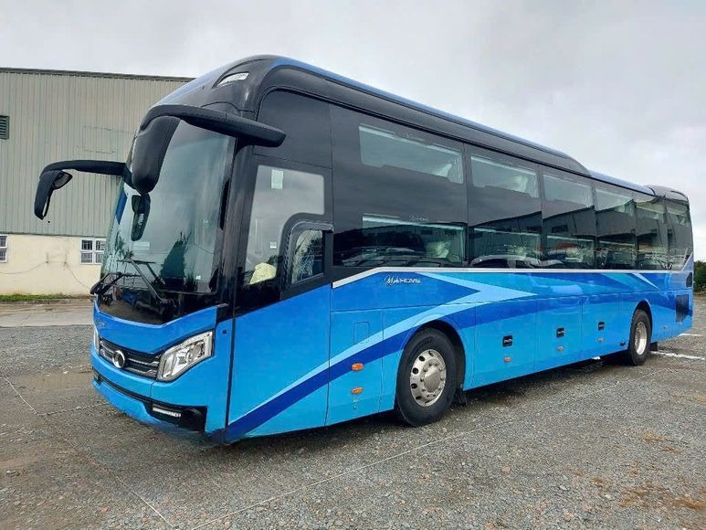 Xe Mười Phương Express Mặt trước xe Bên hông xe Limousine 24 phòng đôi