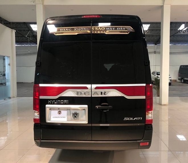 Xe Tuấn Anh Limousine Mặt sau xe Limousine 9 chỗ VIP