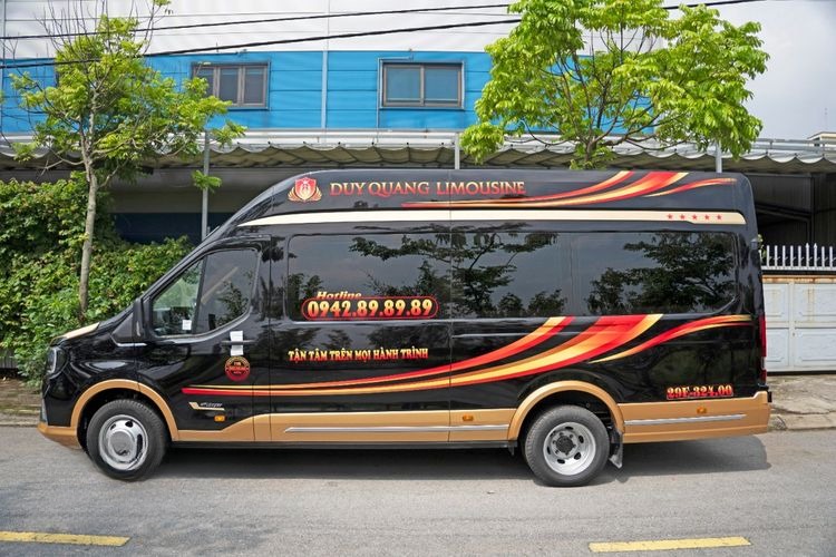 Xe Duy Quang Limousine Bên hông xe Limousine 10 chỗ