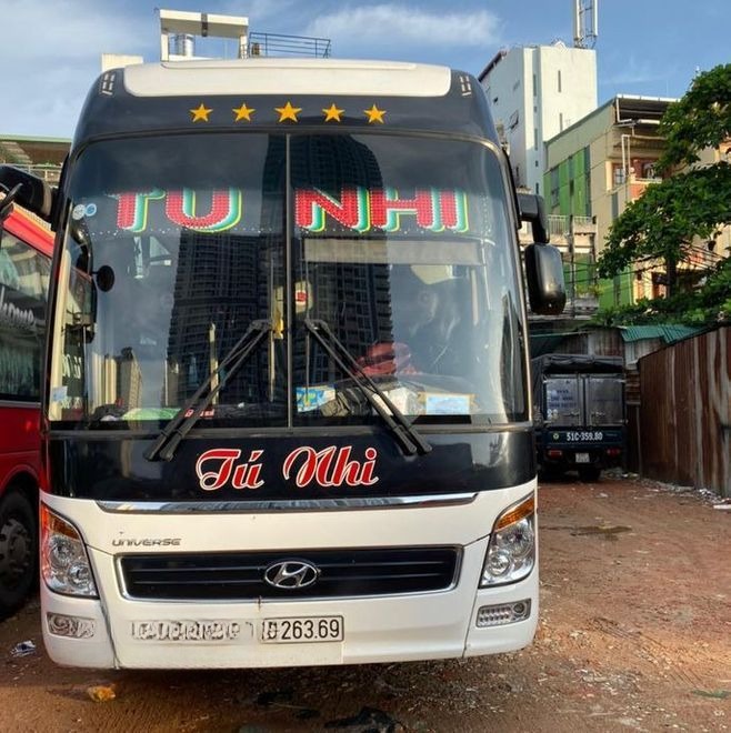 Xe Tú Nhi Mặt trước xe Giường nằm Giường nằm 44 chỗ