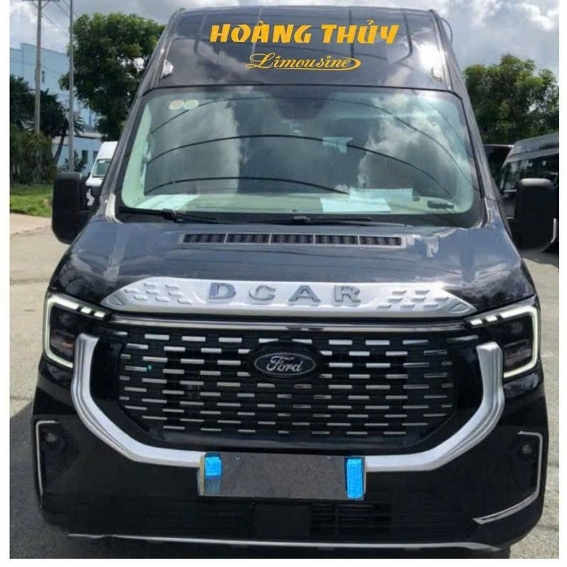 Xe Hoàng Thủy Mặt trước xe Limousine 11 chỗ