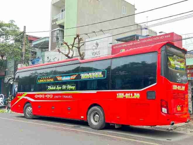 Xe Kết Đoàn Travel Mặt sau xe Bên hông xe Limousine giường nằm 34 chỗ