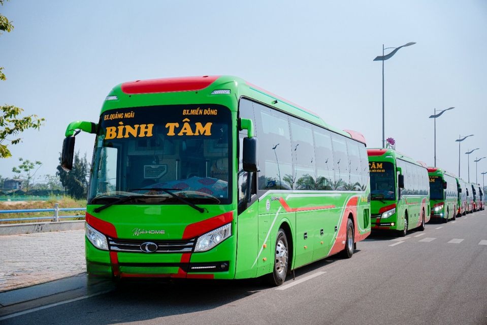 Xe Bình Tâm Mặt trước xe Bên hông xe Giường nằm Limousine 24 phòng