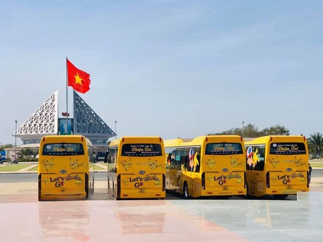 Xe Lovabus Mặt sau xe Limousine giường nằm 34 chỗ PIKACHU