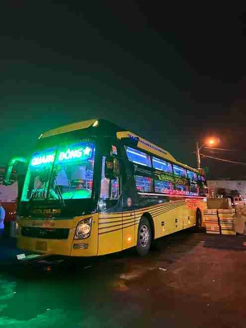 Xe Quang Đông (Đắk Lắk) Mặt trước xe Giường nằm 40 chỗ