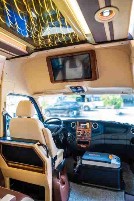 Xe Minh Nghĩa Tiện ích Nội thất Ghế ngồi  Limousine 9 chỗ