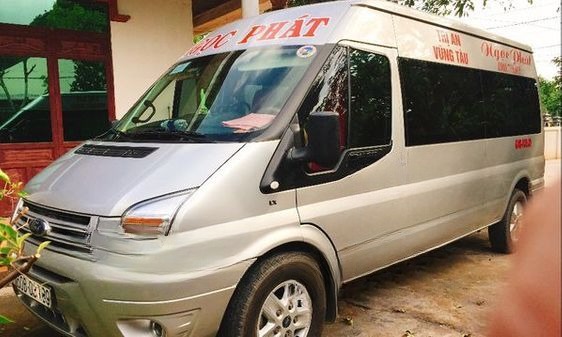 Xe Ngọc Phát (Đồng Nai) Mặt trước xe Bên hông xe Xe Ford Transit 16 chỗ