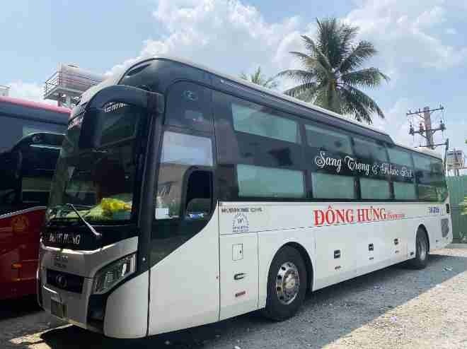 Xe Đông Hưng Mặt trước xe Bên hông xe Limousine giường phòng 22 chỗ