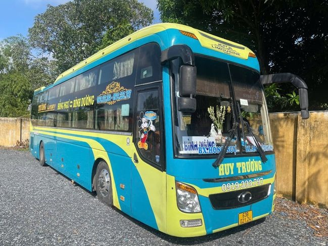 Xe Huy Trương  Bên hông xe Giường nằm 41 chỗ 