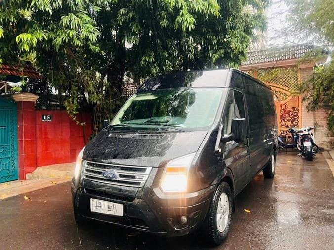 Xe Rin Hà Travel Car Mặt trước xe Limousine 9 chỗ