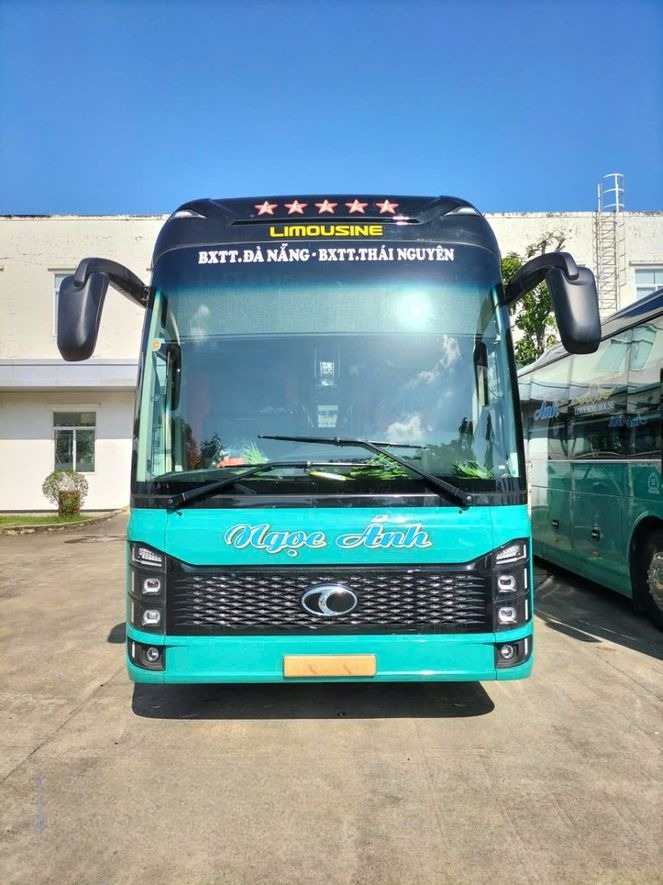 Xe Ngọc Ánh (Thái Nguyên) Mặt trước xe Limousine 24 phòng