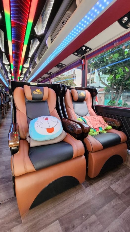 Xe Hoàng Yến Logistics Ghế ngồi Tiện ích Nội thất Limousine 24 Ghế