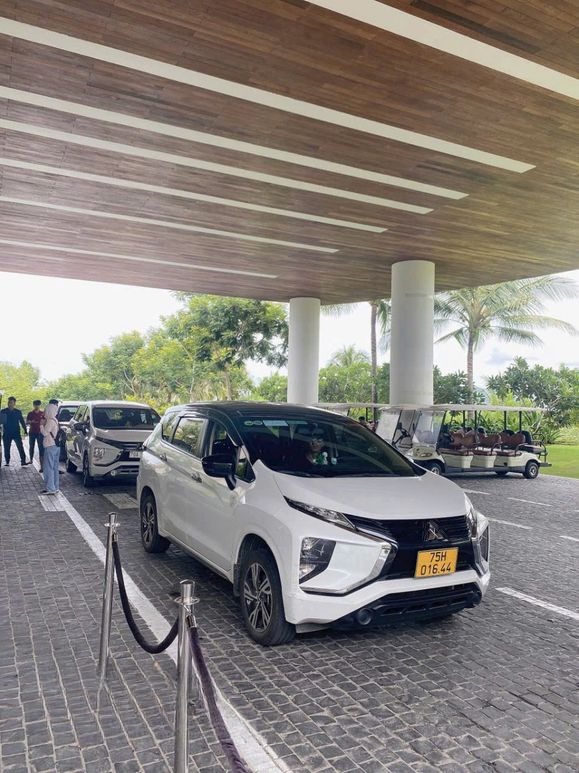 Xe Phương Travel Car Bên hông xe Xe 7 chỗ