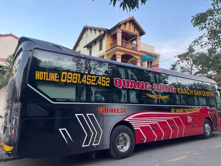 Xe Quang Dũng Opentour Bên hông xe Limousine 32 phòng (WC)