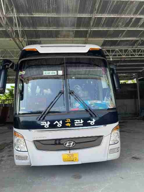 Xe Đồng Phước Mặt trước xe Limousine ghế ngồi 28 chỗ