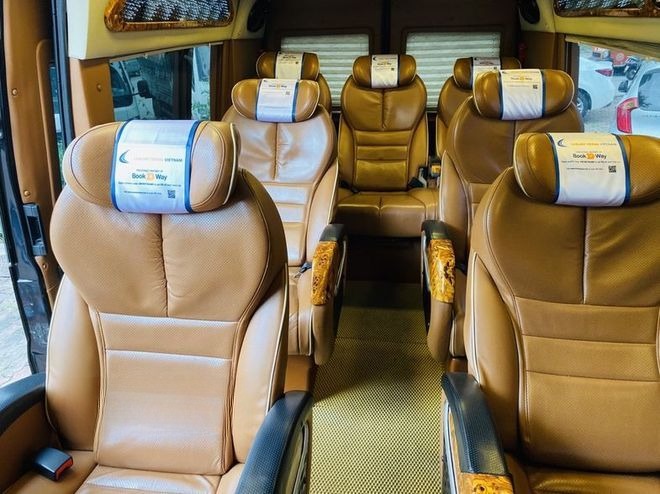 Xe Luxury Trans Vietnam Limousine 9 chỗ