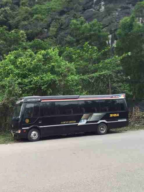 Xe Lovabus Bên hông xe Limousine 18 Chỗ