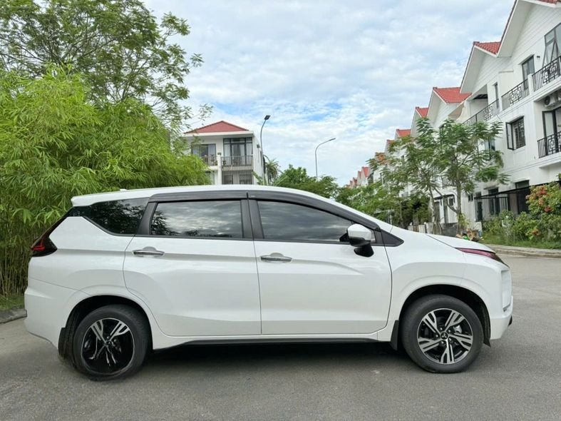 Xe Hue Happy Travel Bên hông xe Ghế ngồi 7 chỗ
