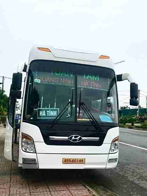 Xe Tuấn Tâm Mặt trước xe Giường nằm 40 chỗ (WC)