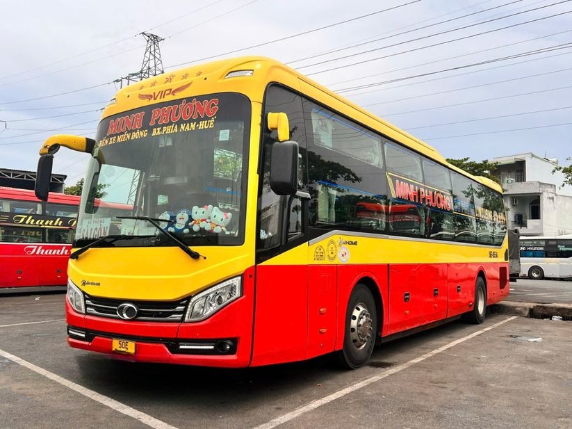 Xe Lovabus Bên hông xe Mặt trước xe Limousine 32 phòng
