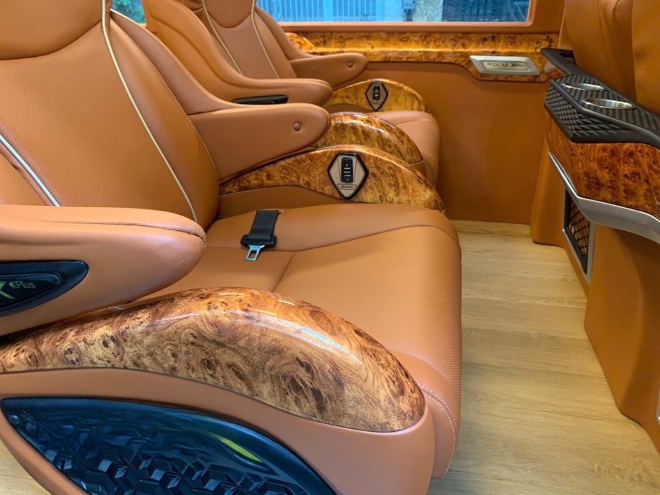 Xe Khang Limousine Tiện ích Limousine 9 chỗ