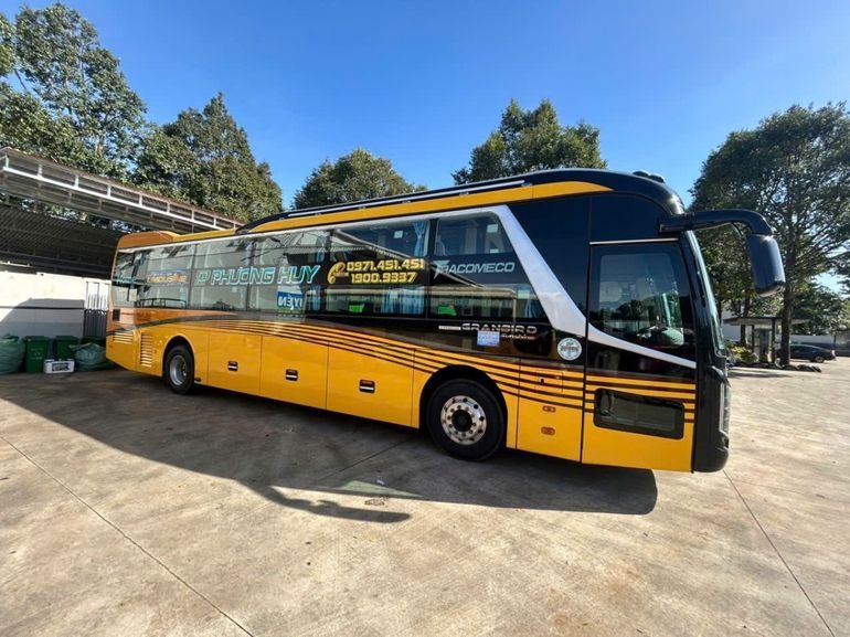 Xe Phương Huy (Đắk Lắk) Bên hông xe Limousine 34 giường