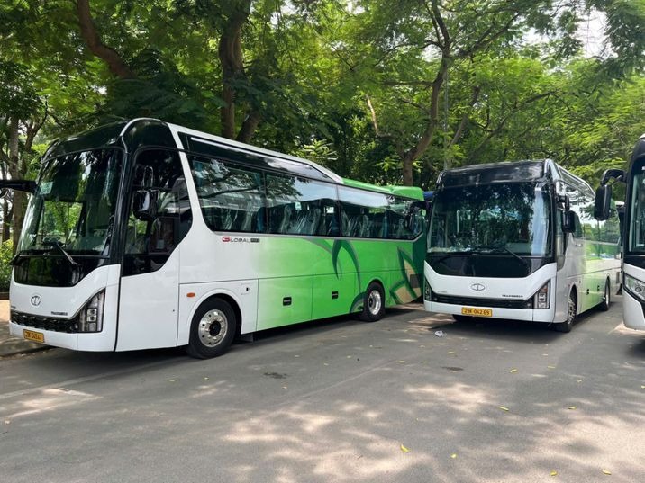 Xe VietNam Explore Mặt trước xe Bên hông xe Ghế ngồi 35 chỗ 