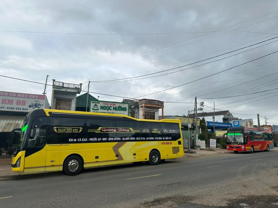 Xe Quang Đông (Đắk Lắk) Bên hông xe Mặt trước xe Limousine 34 phòng