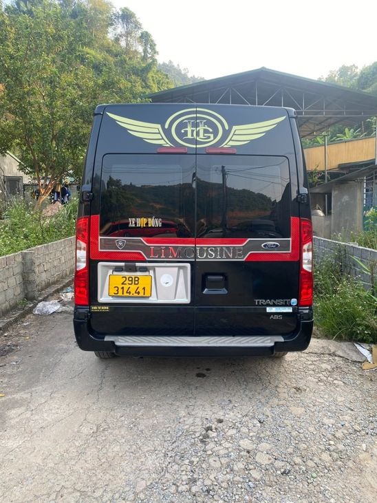 Xe Quang Nghị Mặt sau xe Limousine 9 chỗ
