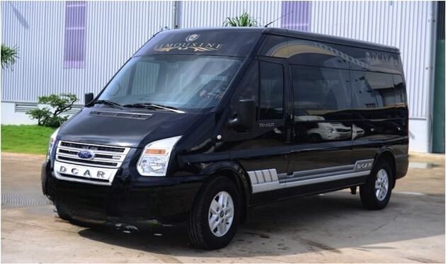 Xe Kim Dung Travel Bên hông xe Limousine 9 chỗ VIP